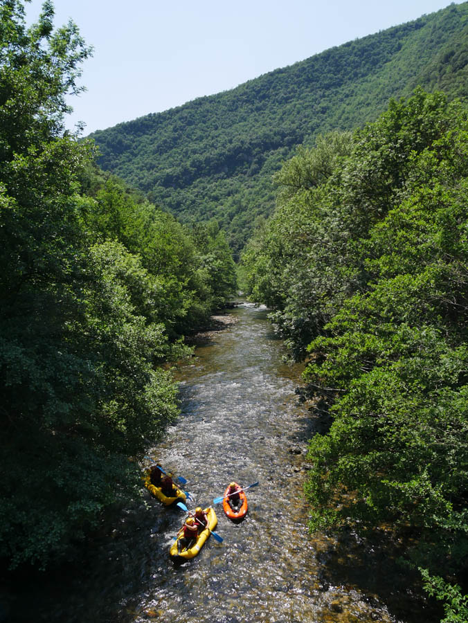 Initiation Au Canoraft Et Kayak Sur L Aude Entre Axat Et Quillan Pyrenees