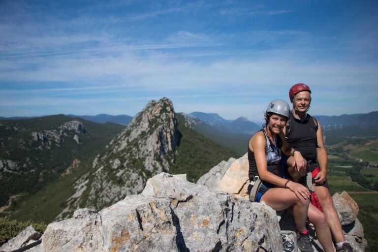 Via-Ferrata-pour-Couples-en-recherche-devasion-dans-les-Pyrenees